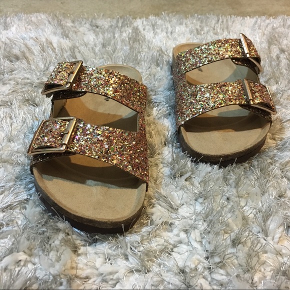 RESTOCKED 💕 Gold sparkle sandals - Picture 5 of 7